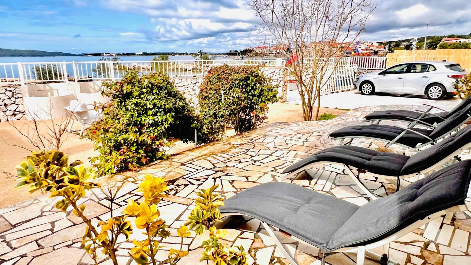 Luxury Beach Apartment W Sunset Sea Views 希贝尼克 外观 照片