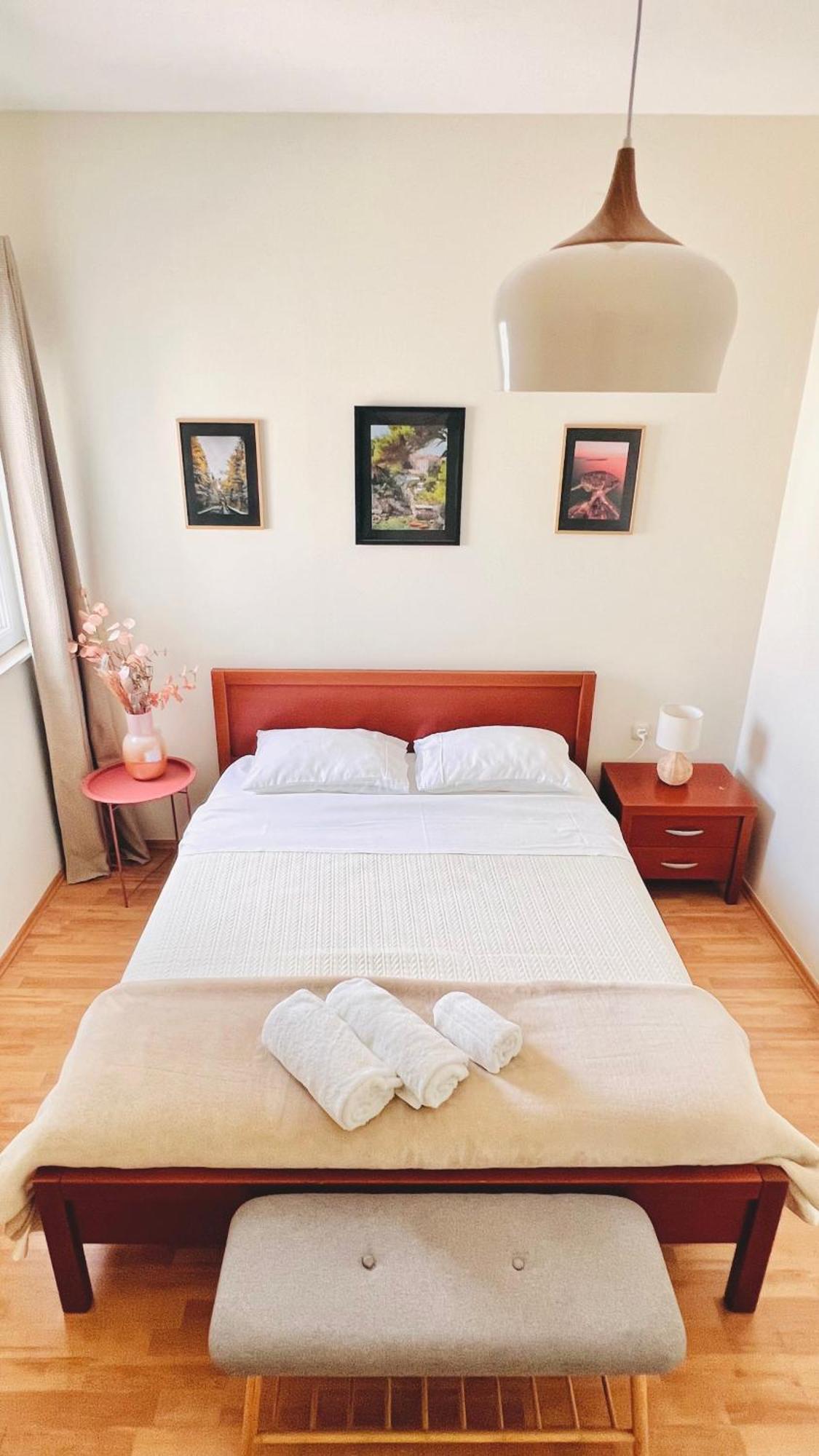 Luxury Beach Apartment W Sunset Sea Views 希贝尼克 外观 照片