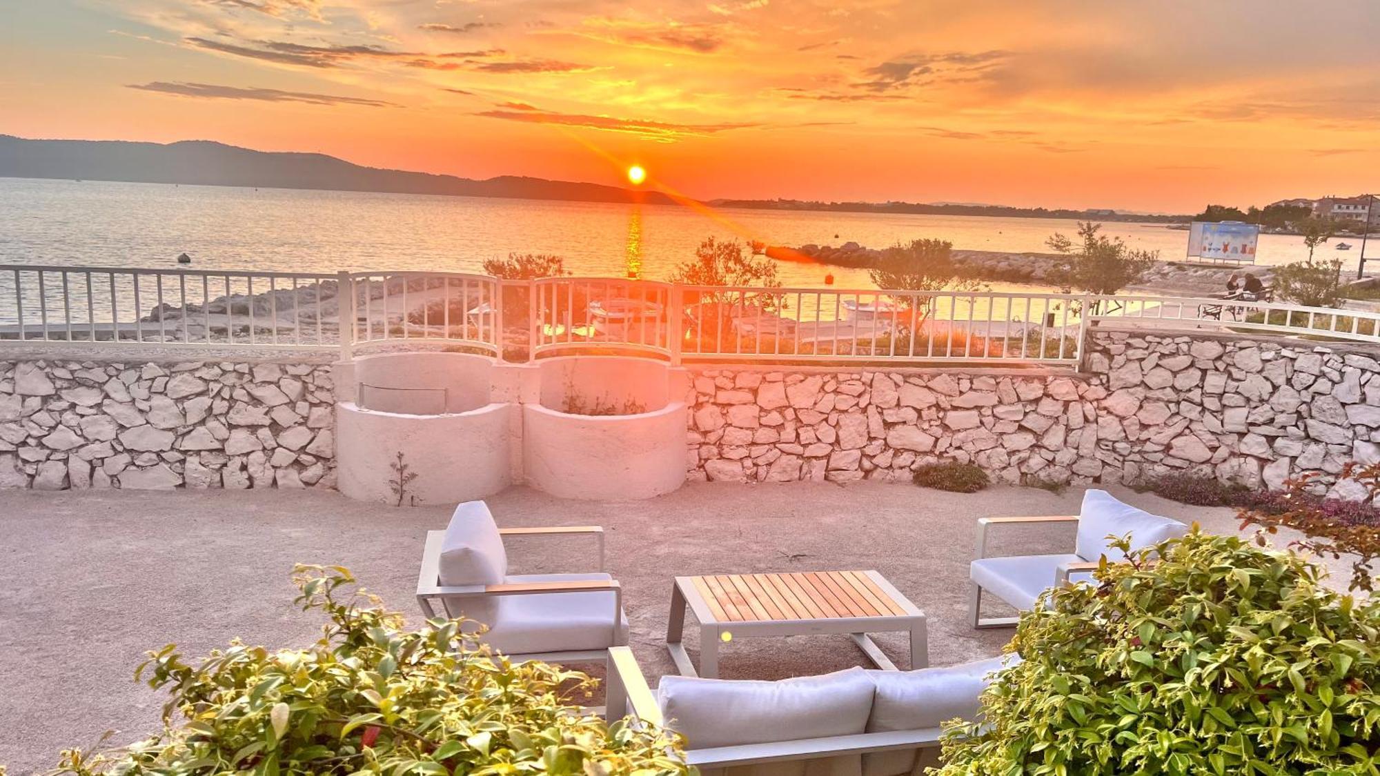 Luxury Beach Apartment W Sunset Sea Views 希贝尼克 外观 照片